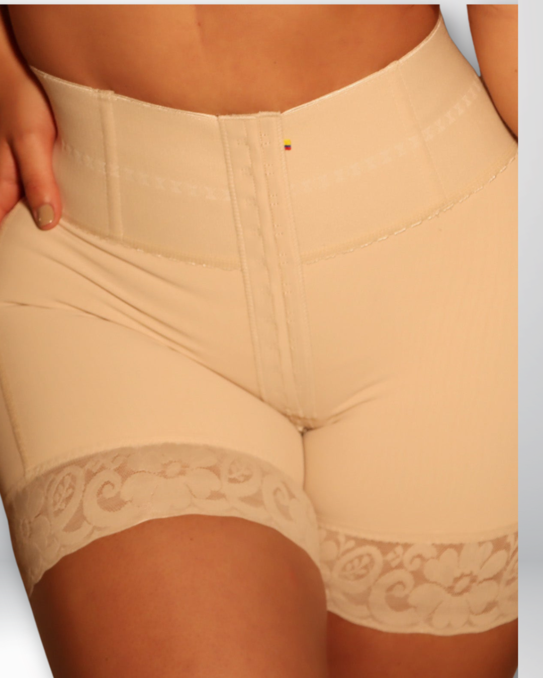 SHORT CON FAJON 055